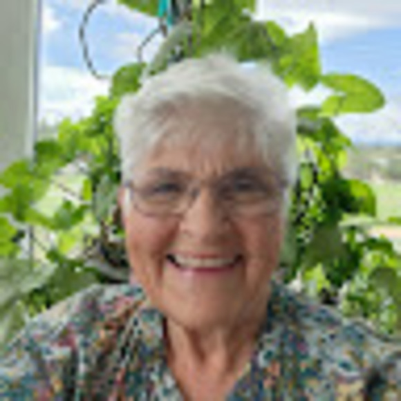 Meet your Posher, Sandy - Picture 1 of 1